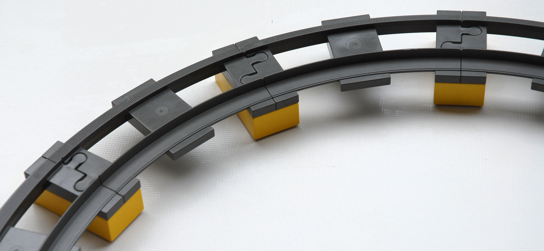 curved rail circle